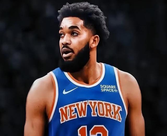 包含纽约尼克斯迎NBA常规赛关键赛，加时末段回应争议，更衣室稳定，高层口径保持一致的词条