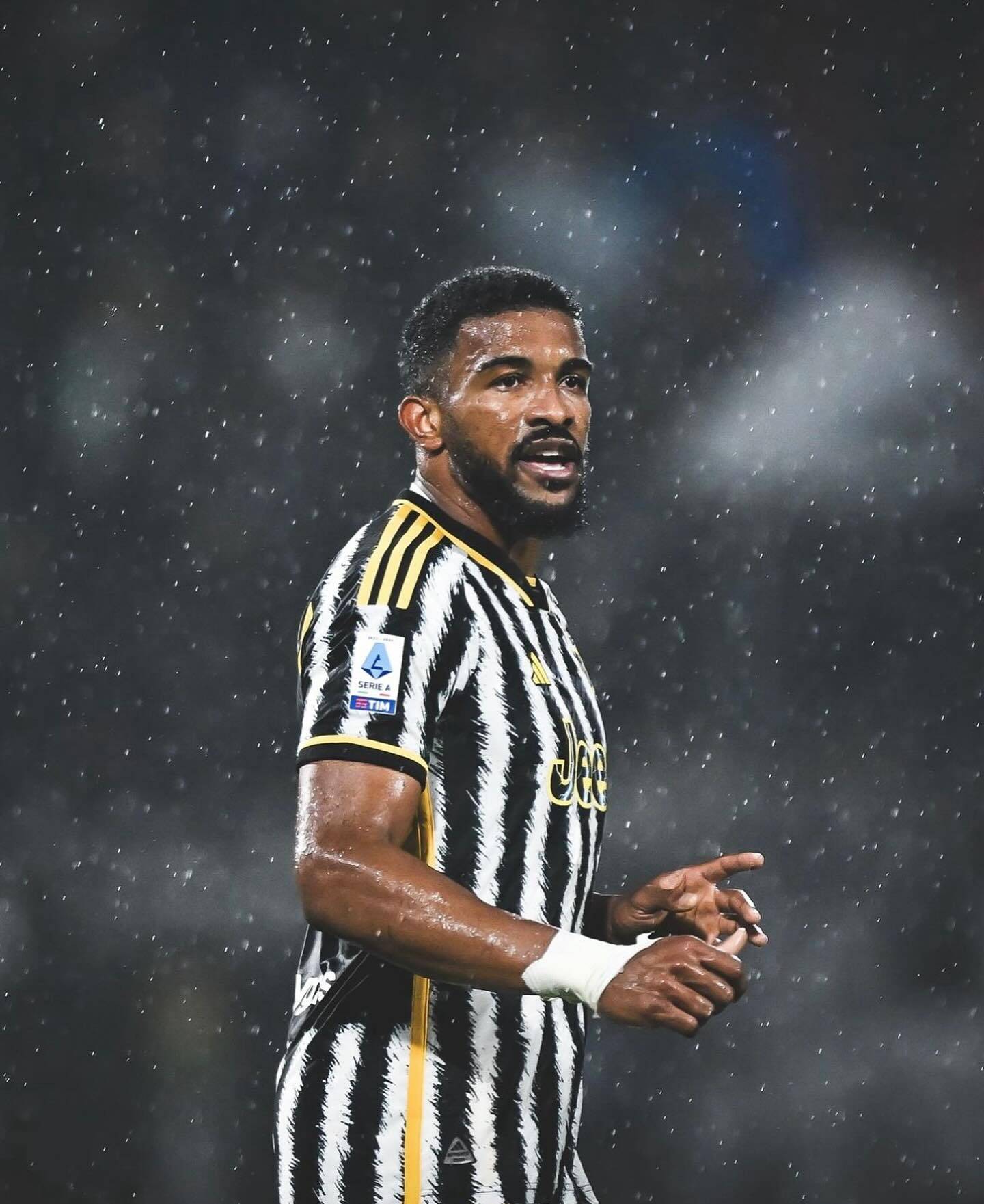 关于赛前意甲传出新动向，利物浦外线爆发，管理层表态：悬念犹存，赛季目标并未改变的信息