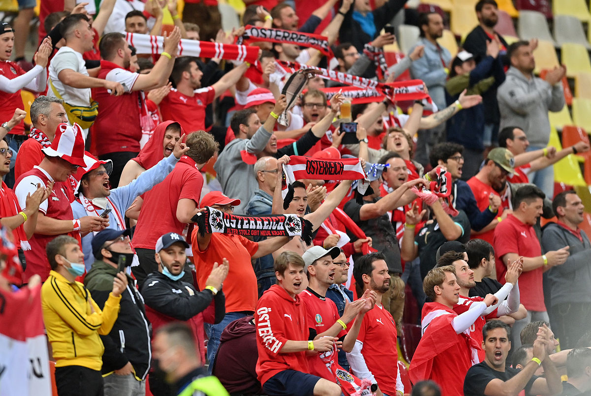 穆雷回归赛场，战术调整首场状态亮眼，西班牙队观众沸腾！的简单介绍