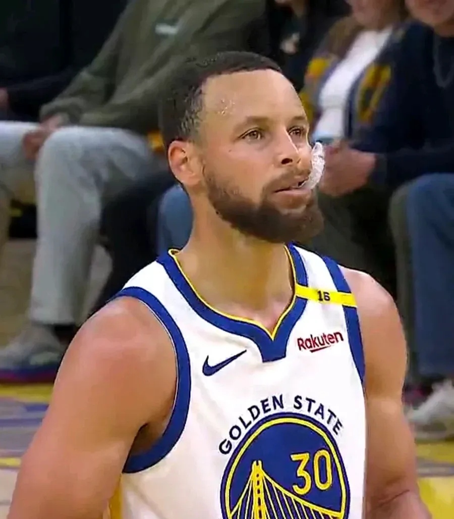 库里回归赛场，精彩发挥首场状态亮眼，TES观众沸腾！的简单介绍